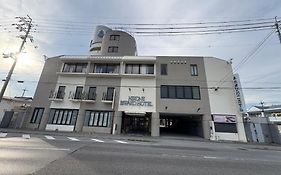 彦根市びわこホテルマンション 50台無料駐車場付き台所あり自動麻雀卓 自転車貸出可 Bbq可 ペット同伴可別途清掃料